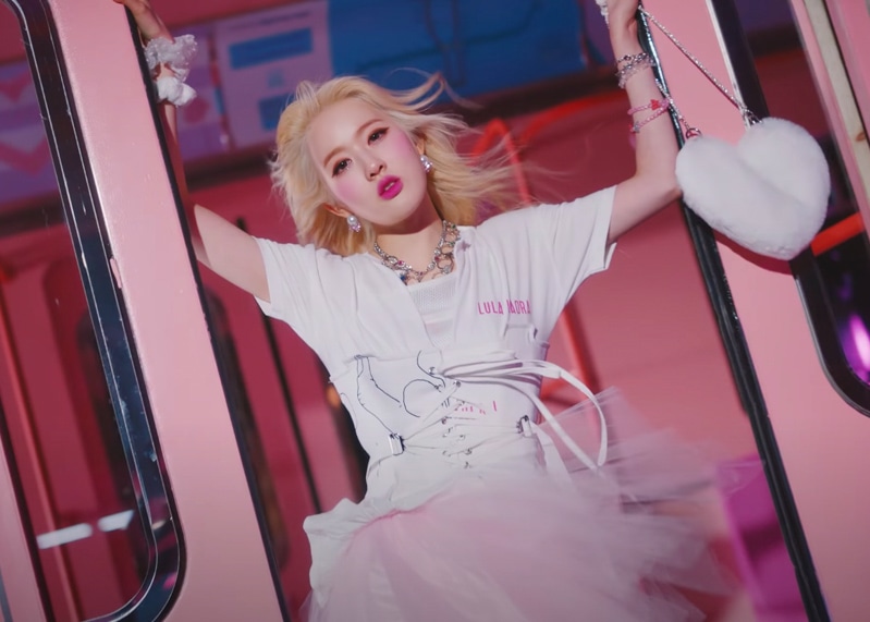 STAYC RUN2U MV Kpop Fashion - Sieun - Look 1