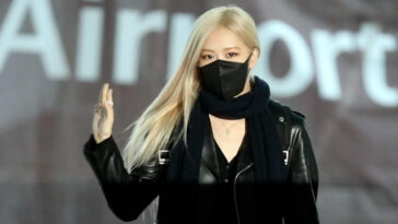 BLACKPINK Rose's Outfit at Incheon Airport on March 19, 2022
