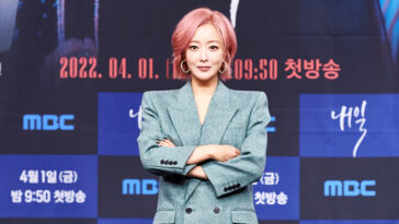 Kim Hee-Sun's Outfit at 'Tomorrow' Press Conference on April 1, 2022