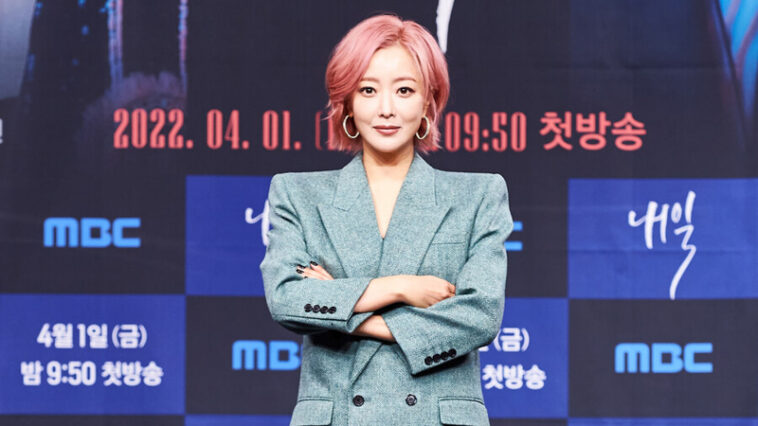 Kim Hee-Sun's Outfit at 'Tomorrow' Press Conference on April 1, 2022