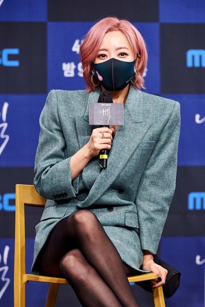 Kim Hee-Sun's Outfit at 'Tomorrow' Press Conference on April 1, 2022