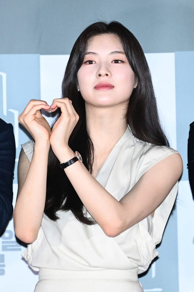 Lee Sun-Bin's Outfit at 'Air Murder' Press Conference on April 8, 2022