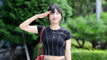 RED VELVET Joy's Outfit on the way to SBS TV Animal Farm on August 17, 2022