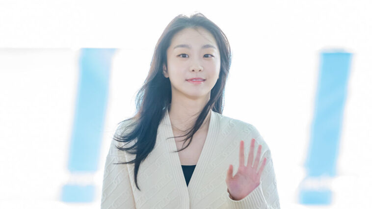 Kim Da-Mi's Outfit at Incheon Airport on September 18, 2022