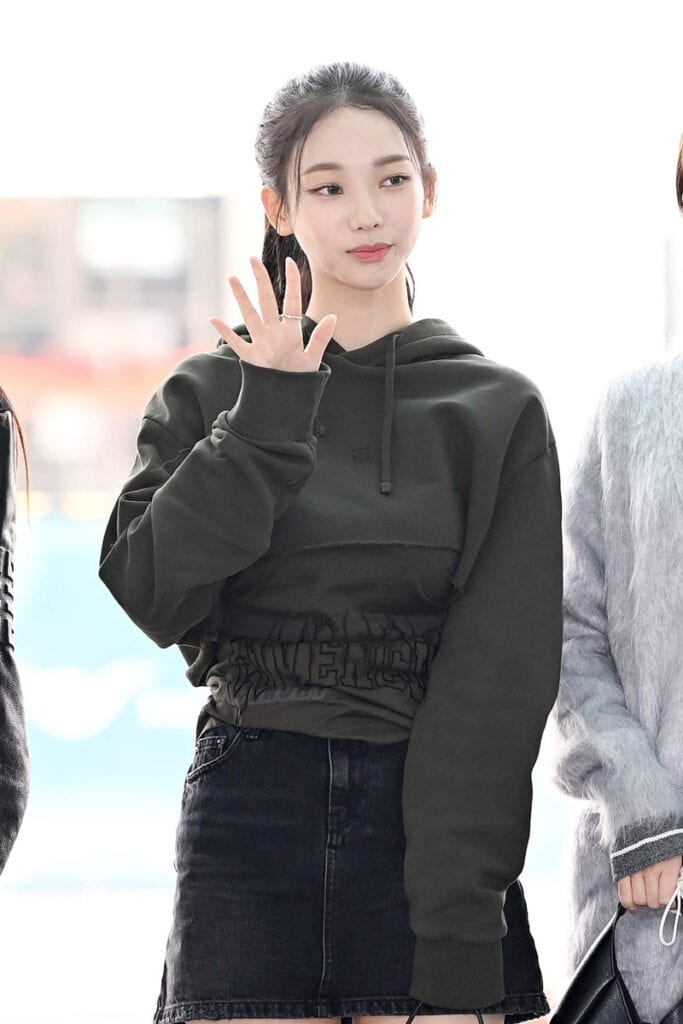AESPA Karina's Outfit at Incheon Airport on September 30, 2022