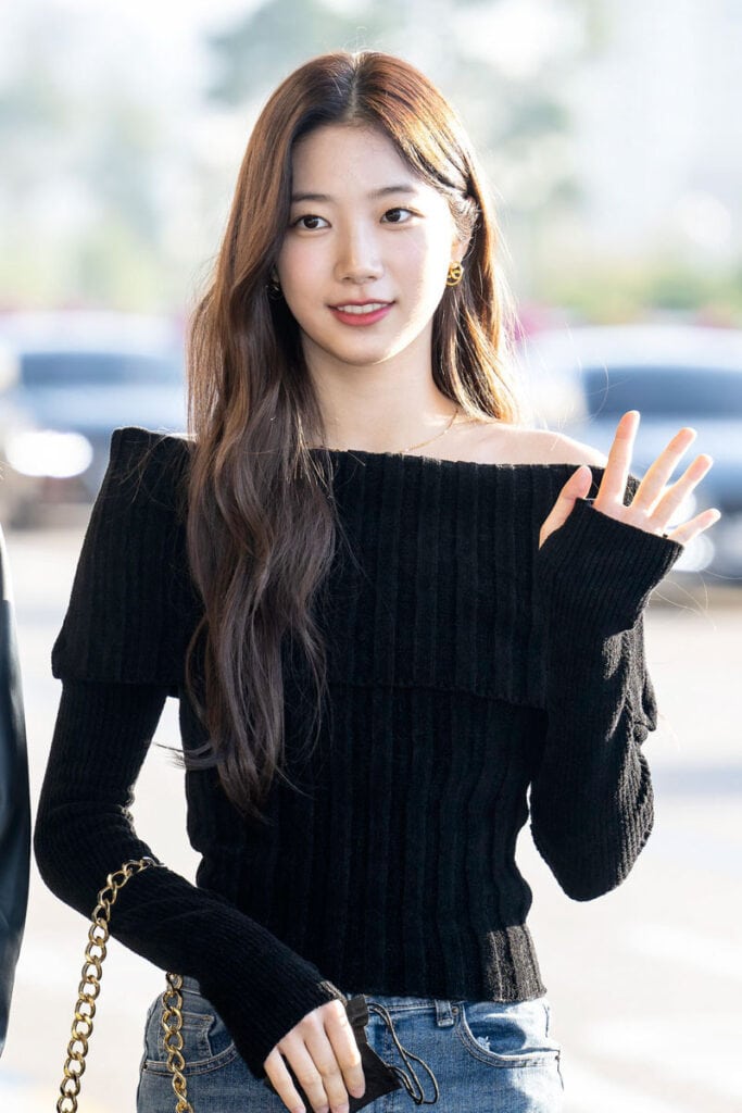 LE SSERAFIM Kazuha's Outfit at Gimpo Airport on October 13, 2022