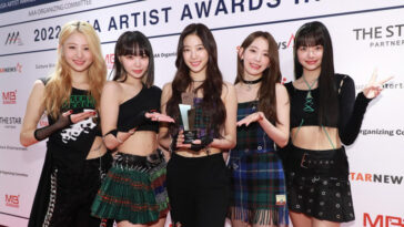 LE SSERAFIM's Outfits at the Asia Artist Awards Red Carpet on December 13, 2022