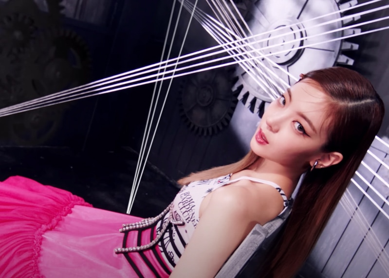 ITZY Blah Blah Blah MV Kpop Fashion - Lia - Look 1