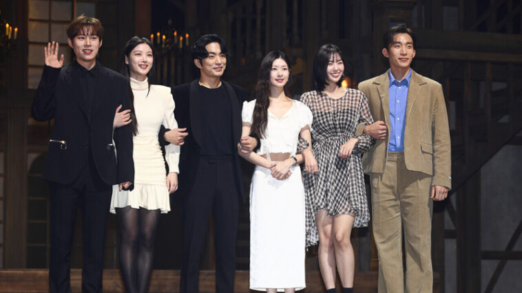 'Shakespeare in Love' Cast's Outfits At The Press Conference On February 7, 2023