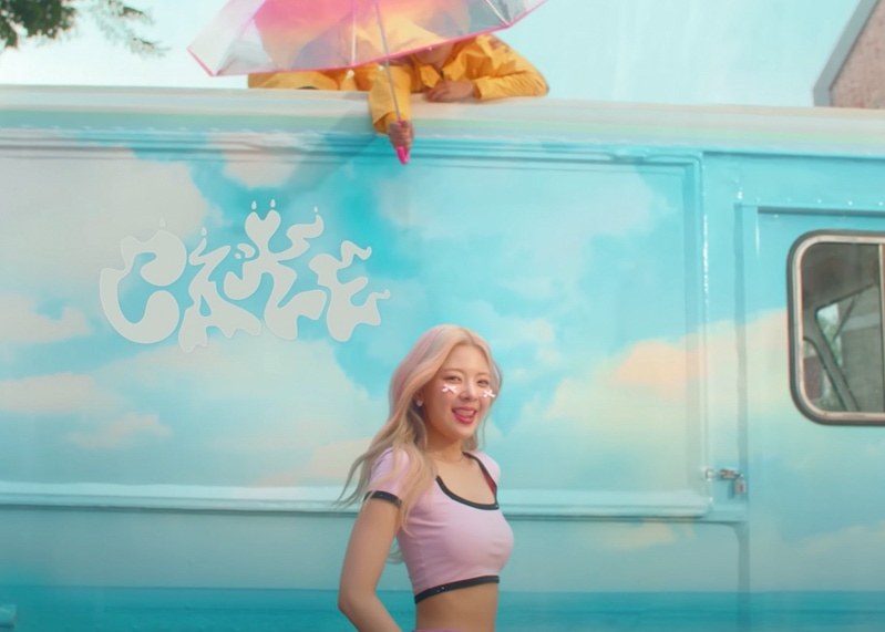 ITZY Cake MV Kpop Fashion - Lia - Look 3