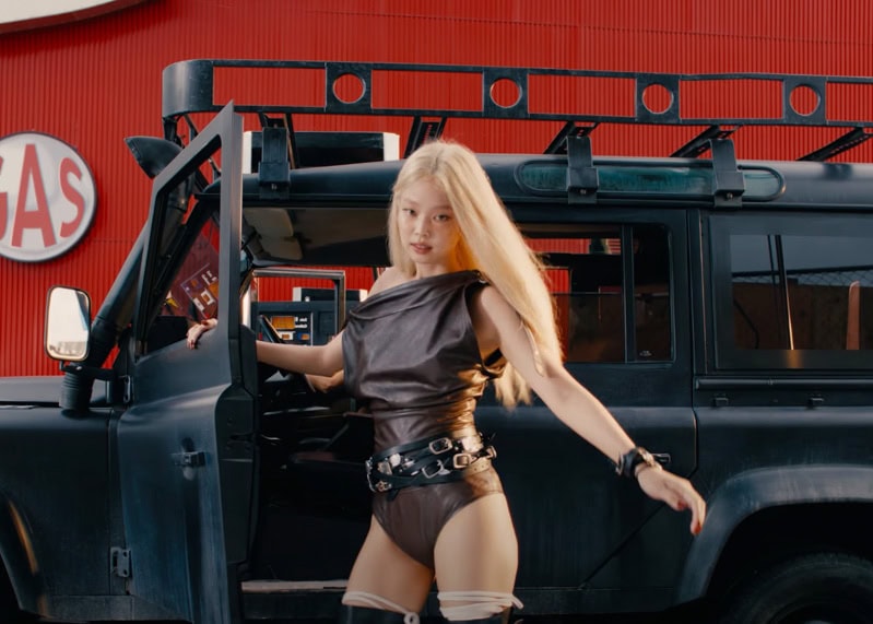 Jennie Mantra MV Kpop Fashion - Look 3