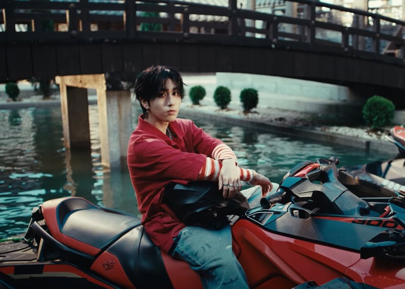 STRAY KIDS Walkin On Water MV Kpop Fashion - Han - Look 2