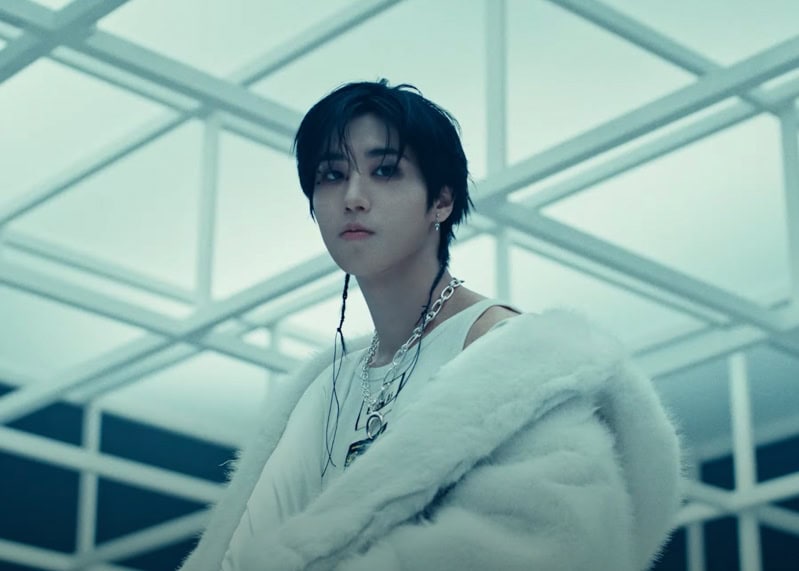 Stray Kids Han Kpop Fashion - Walkin On Water - Look 1