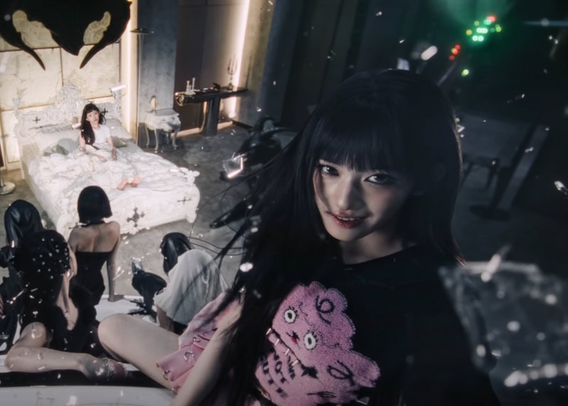 IVE XOXZ MV Kpop Fashion - Leeseo - Look 1